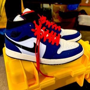 Air Jordon Mids SE